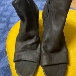 Size 11 black calf leather shootie. Block heel, side zip